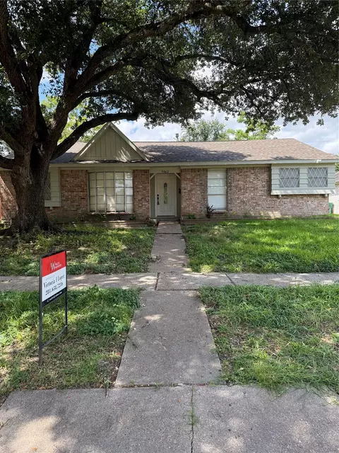 9002 Roos, Houston, TX 77036