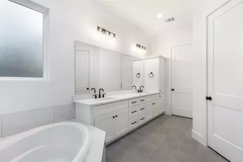 Bath - 1103 Channels Ct, Crosby, TX 77532 photo 1 of 6