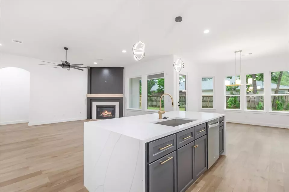 Living - 1103 Channels Ct, Crosby, TX 77532 photo 5 of 5