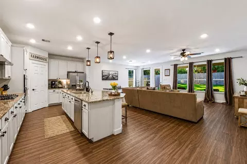 3965 Eagle Nest Lake Ln, Magnolia, TX 77354