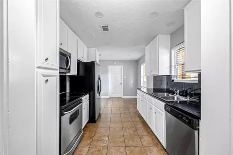 Kitchen - 23402 Lestergate Dr, Spring, TX 77373 photo 2 of 3