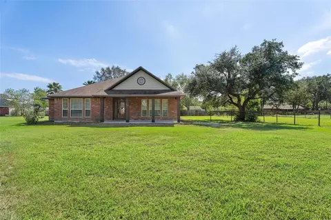 119 Hackberry St, Louise, TX 77455