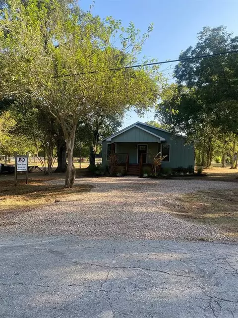 5726 Gresham St, Wallis, TX 77485 photo 1