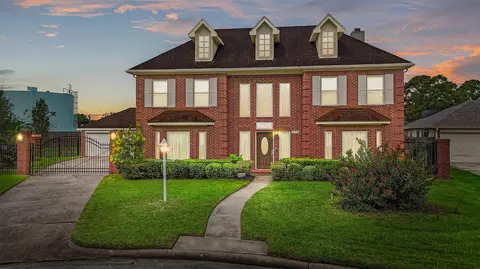 9718 Deverell Dr, Sugar Land, TX 77498
