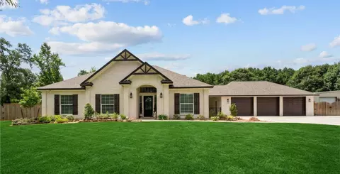 572 Pinchback Dr, Anahuac, TX 77514