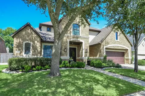 2015 Shadow Bend Dr, Sugar Land, TX 77479