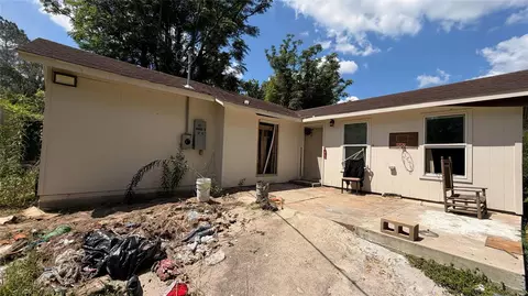 9621 Dogwood Ln, Kingwood, TX 77345