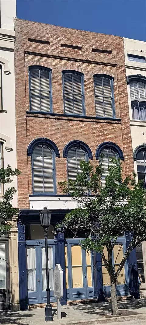 217 Tremont St, Galveston, TX 77550