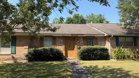 2214 Buchanan Dr, Baytown, TX 77520