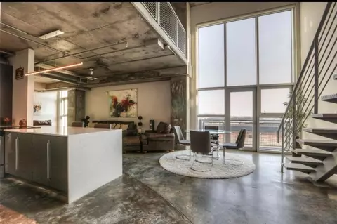 2000 Bagby St #7423, Houston, TX 77002