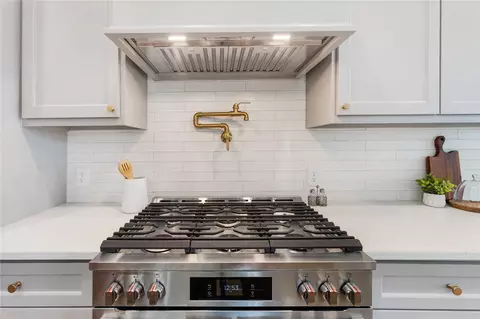 1318 E 32nd 12 St, Houston, TX 77022