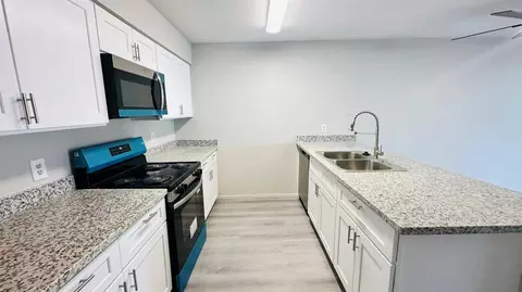 10001 Westpark Dr #86, Houston, TX 77042