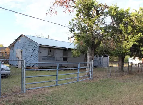 212 1st St, Somerville, TX 77879