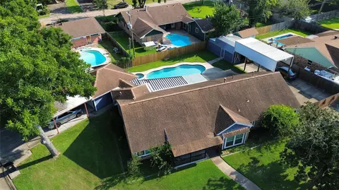 1813 Meadowview Dr, Alvin, TX 77511