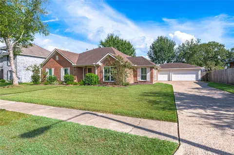 2009 Stapleton Dr, Friendswood, TX 77546