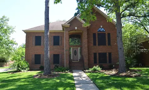 110 Sea Mist Dr, League City, TX 77573