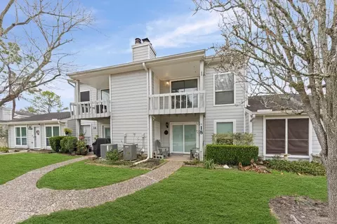19 Hideaway Drive Dr, Friendswood, TX 77546