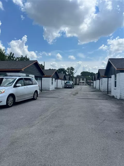 3805 Wipprecht St, Houston, TX 77026