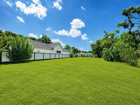 1035 Adolph Dr, Houston, TX 77091