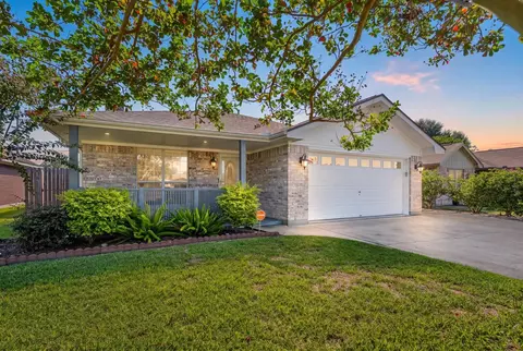 2703 Saba Ln, Port Neches, TX 77651