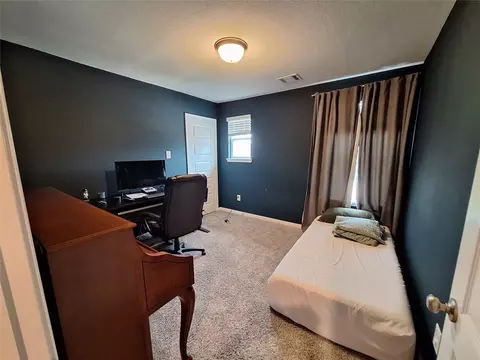 Bedroom - 17610 Rosette Grass Dr, Conroe, TX 77385 photo 3 of 5