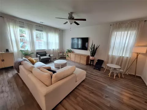 Living - 17610 Rosette Grass Dr, Conroe, TX 77385 photo 2 of 2