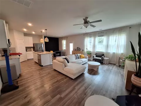 Living - 17610 Rosette Grass Dr, Conroe, TX 77385 photo 1 of 2