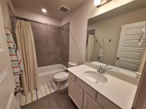 Bath - 17610 Rosette Grass Dr, Conroe, TX 77385 photo 3 of 3