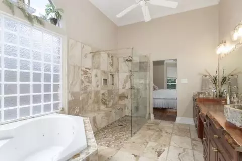 Bath - 6511 Kodes Clay Ct, Spring, TX 77379 photo 2 of 6