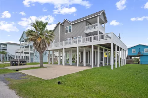 892 Melody Ln, Crystal Beach, TX 77650