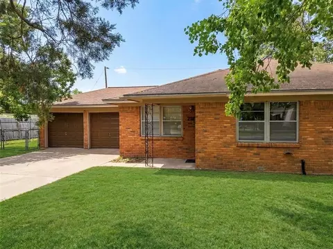 216 Schilling St, Baytown, TX 77520