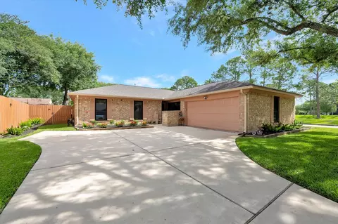 16023 Mill Point Dr, Houston, TX 77059