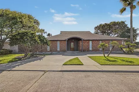 69 Colony Park Cir, Galveston, TX 77551