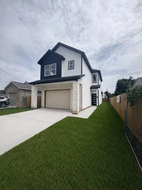 7953 Joy St, Houston, TX 77028
