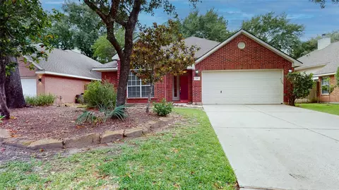 19 Auburn Path Dr, The Woodlands, TX 77382