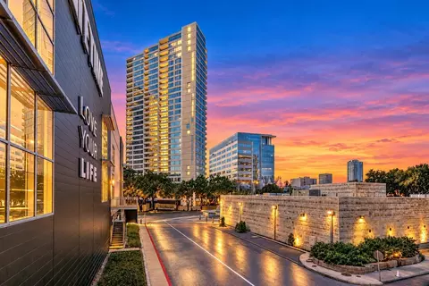 14 Greenway Plz #23M, Houston, TX 77046