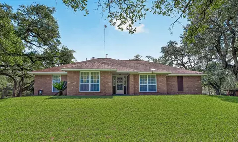 1054 Indian Cir, Altair, TX 77412