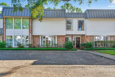 8932 Chatsworth Dr #8932, Houston, TX 77024