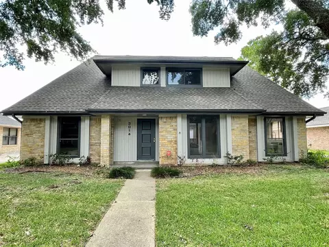 3014 Edgewood Dr, Sugar Land, TX 77479