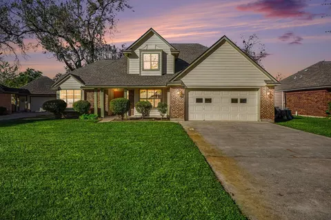 107 Sandalwood Dr, Lake Jackson, TX 77566
