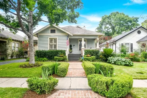 209 E Woodland St, Houston, TX 77009