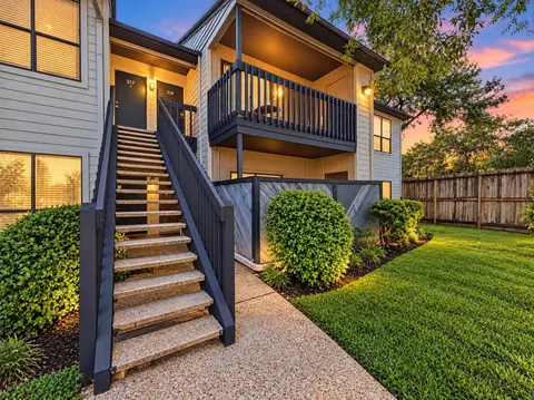 9009 Richmond Ave #219, Houston, TX 77063