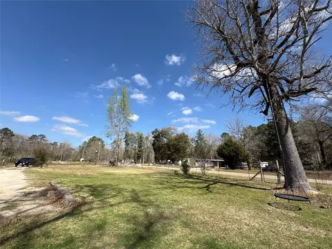 Exterior - 1821 E Beverly Dr, Shepherd, TX 77371 photo 15 of 21