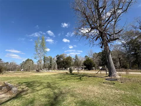 Exterior - 1821 E Beverly Dr, Shepherd, TX 77371 photo 18 of 21