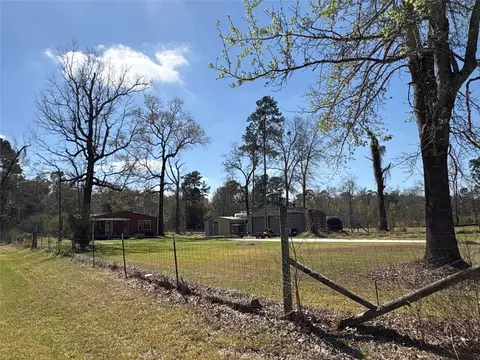 Exterior - 1821 E Beverly Dr, Shepherd, TX 77371 photo 20 of 21