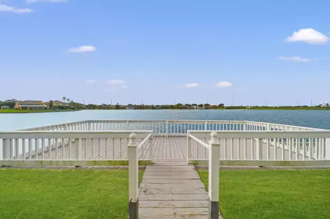 10423 Schaper Rd, Galveston, TX 77554