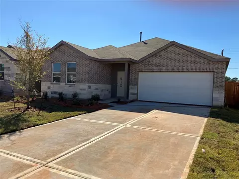 912 Garden Path Dr, Willis, TX 77378 photo 1