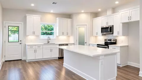 Kitchen - 154 Brahman, Onalaska, TX 77360 photo 1 of 2