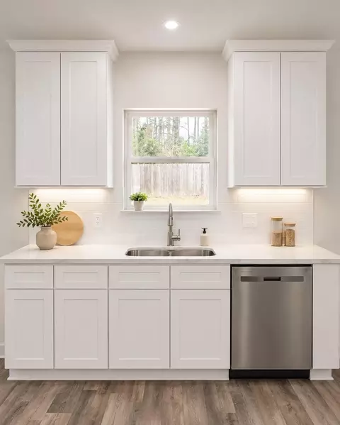 Kitchen - 154 Brahman, Onalaska, TX 77360 photo 2 of 2