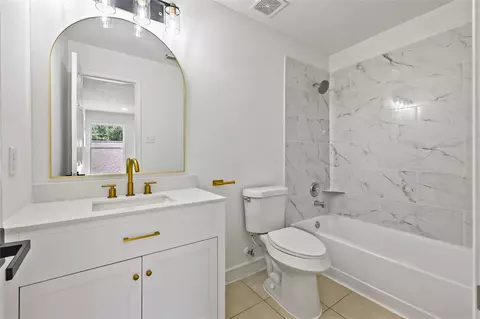 Bath - 23311 Leafstone Ln, Spring, TX 77373 photo 3 of 4